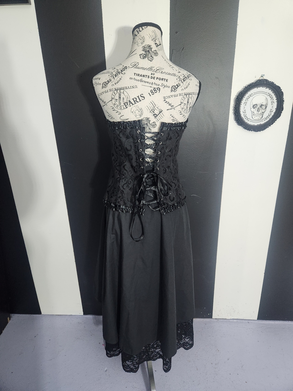 Corset Top Ruffled Edge - Picture 5 of 6